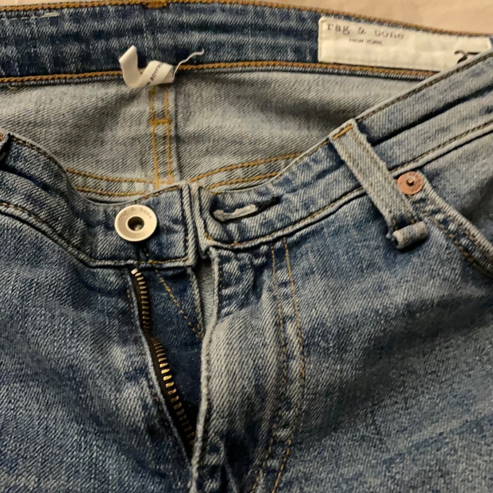 Soft low rise jean with 1 side only with hole (as designed)